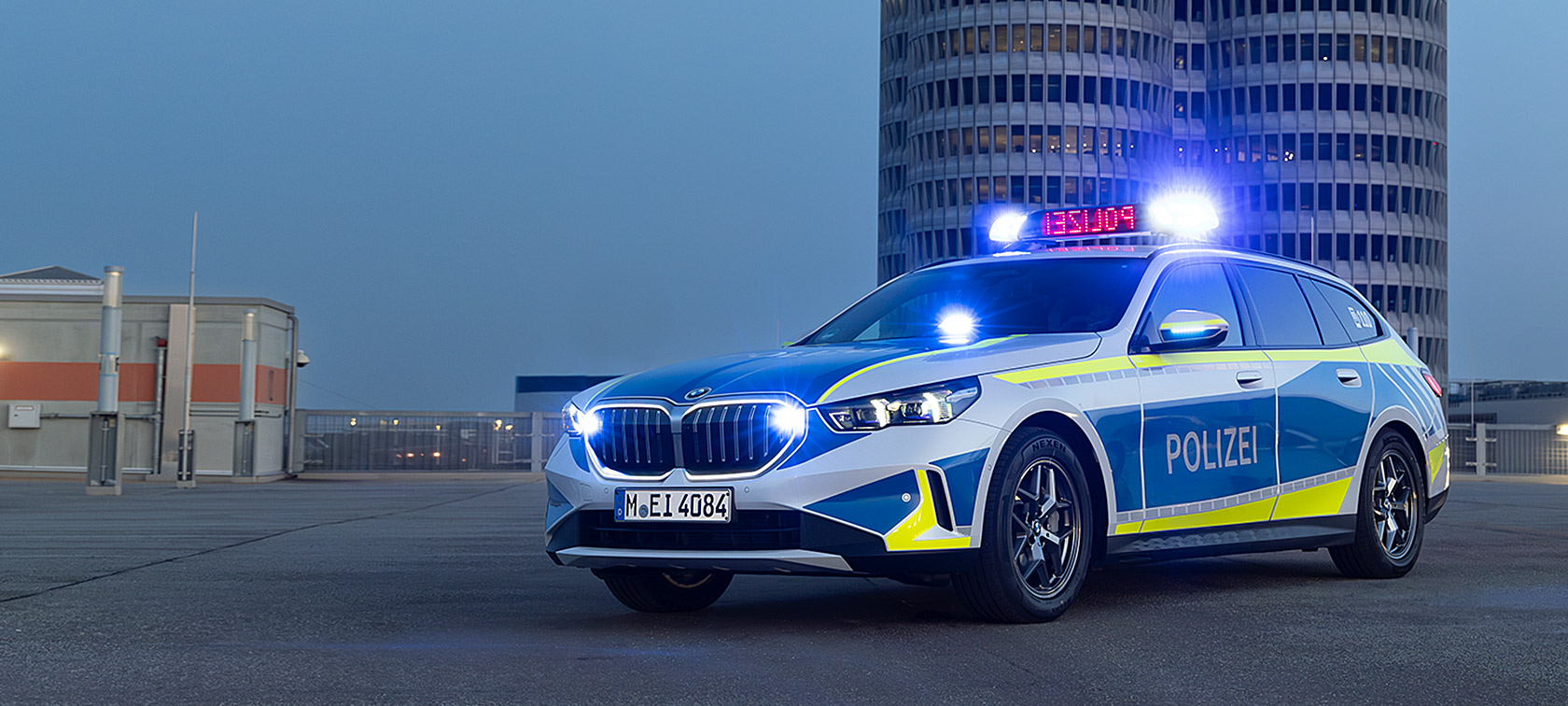 BMW 5series Touring G31LCI police vehicle 1/3 front view tunnel driving